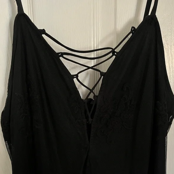 Romped - Picture 2 of 5